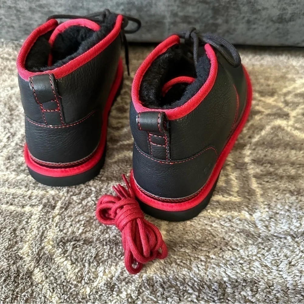 NWOT Ugg Neumel Leather Chukka Boots Black Red Mens 11